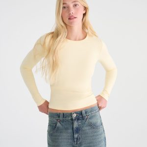 Déjà For Aero Long Sleeve Buttery Soft Crew Tee - Solaria